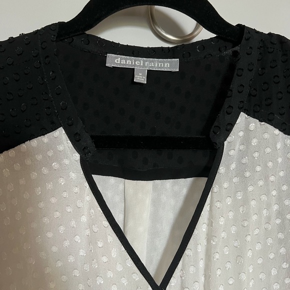 Daniel Rainne Silky Wrap Top SZ M - Picture 3 of 6